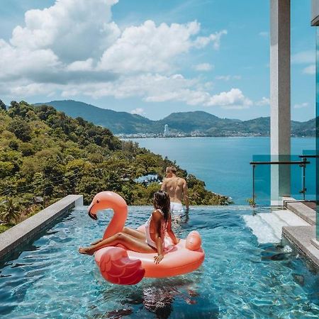 ホテル ウィンダム グランド プーケット カリム ベイ パトン エクステリア 写真 The swimming pool at the hotel