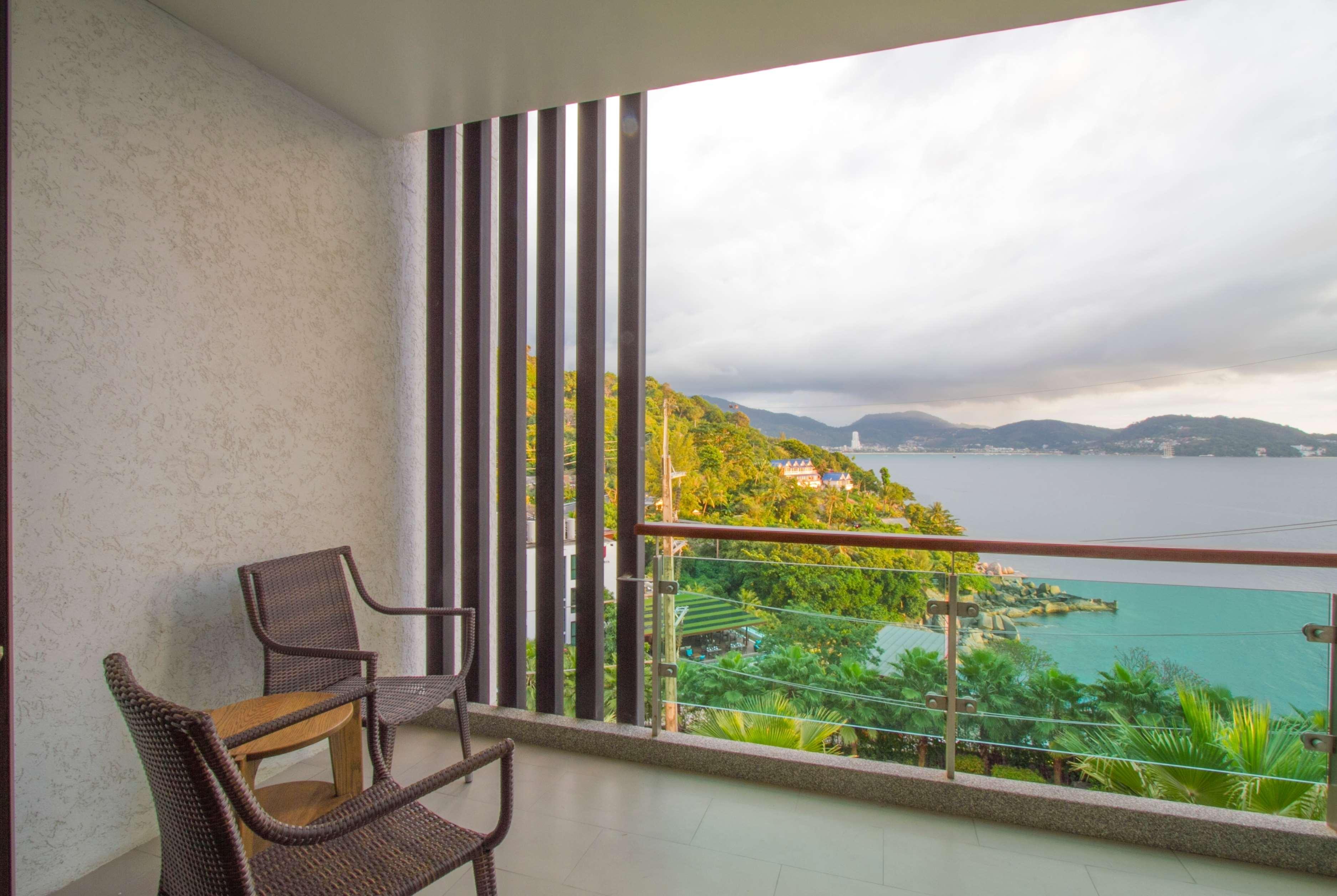 ホテル ウィンダム グランド プーケット カリム ベイ パトン エクステリア 写真 View from a room at the hotel