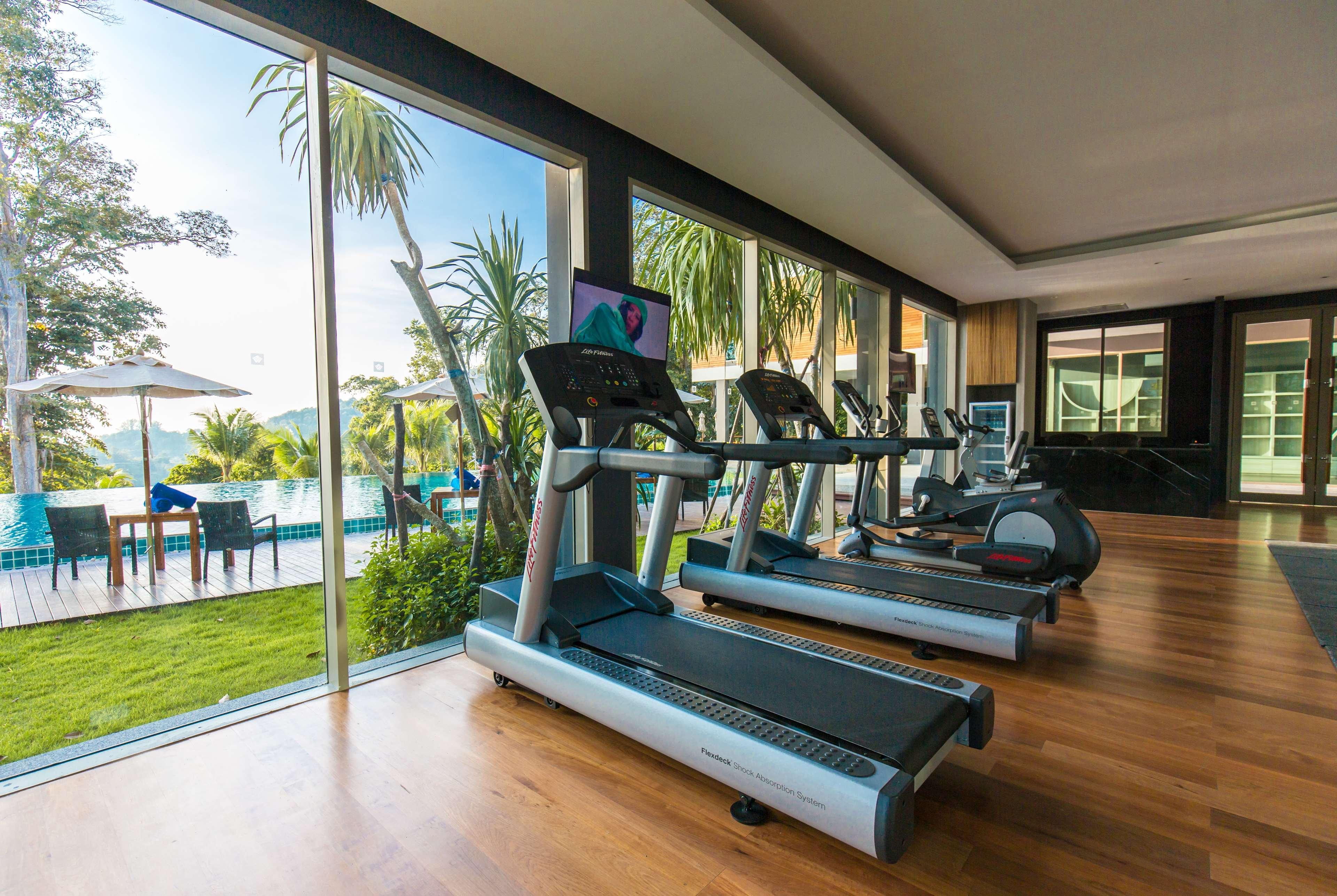 ホテル ウィンダム グランド プーケット カリム ベイ パトン エクステリア 写真 A treadmill