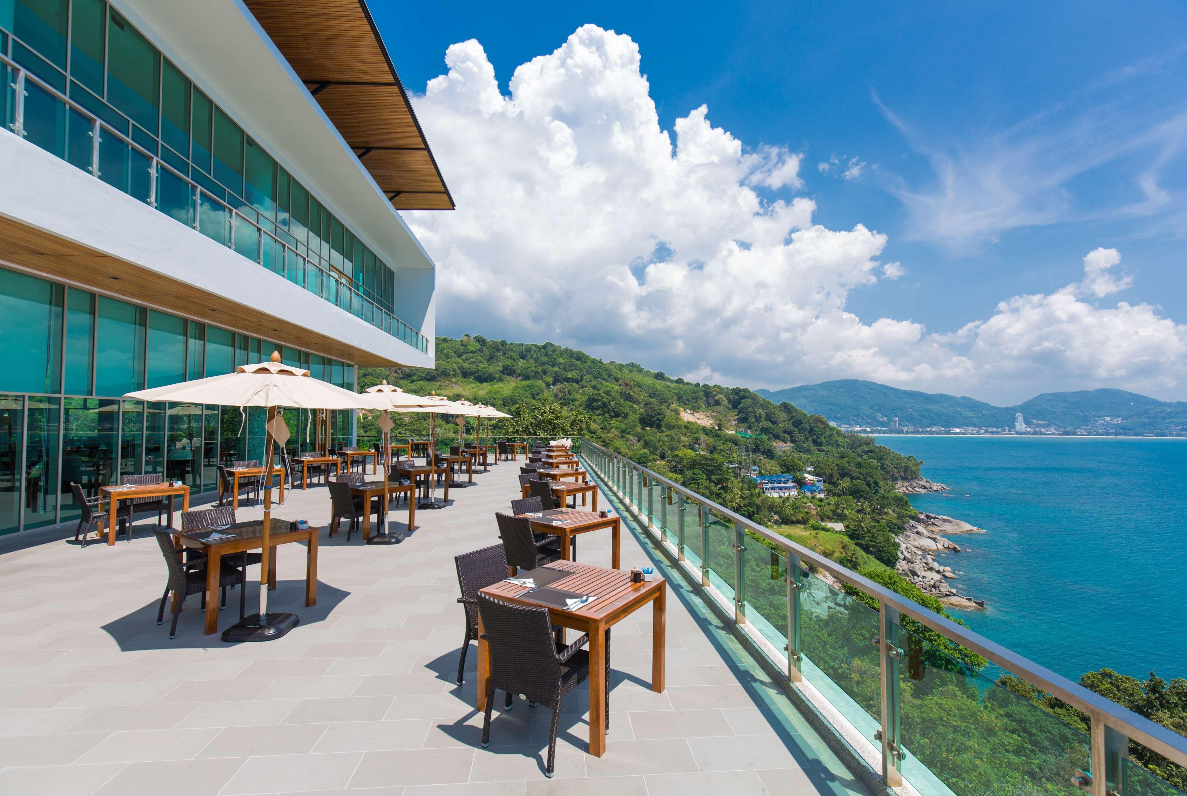 ホテル ウィンダム グランド プーケット カリム ベイ パトン エクステリア 写真 View from the hotel