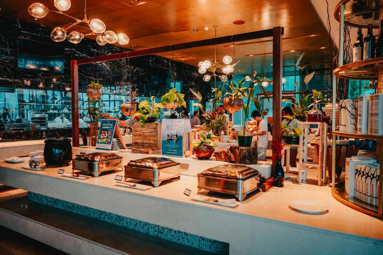 ホテル ウィンダム グランド プーケット カリム ベイ パトン エクステリア 写真 The buffet at the lounge