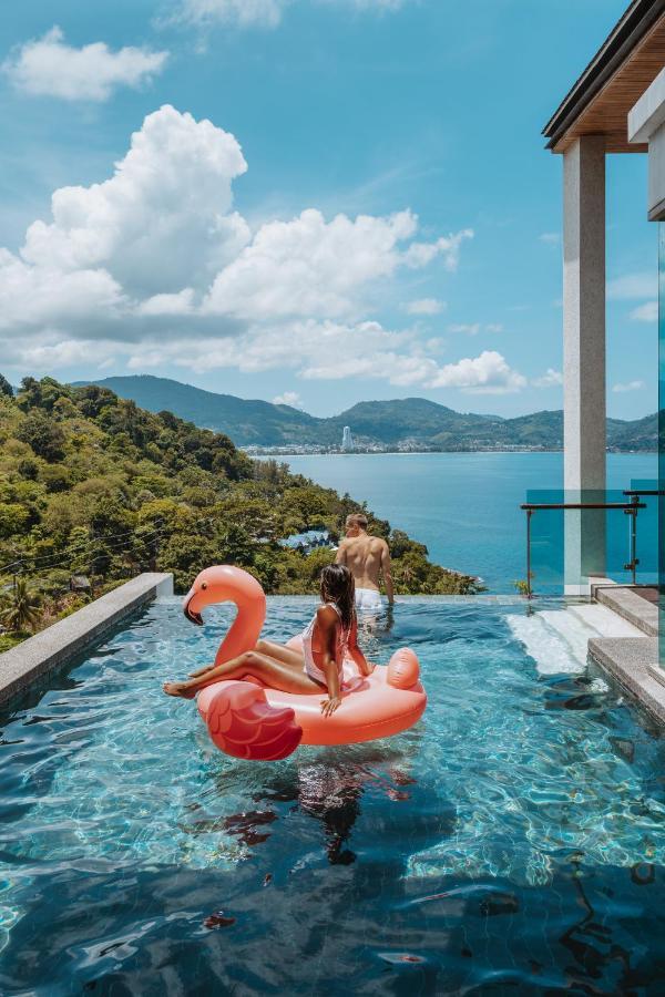 ホテル ウィンダム グランド プーケット カリム ベイ パトン エクステリア 写真 The swimming pool at the hotel