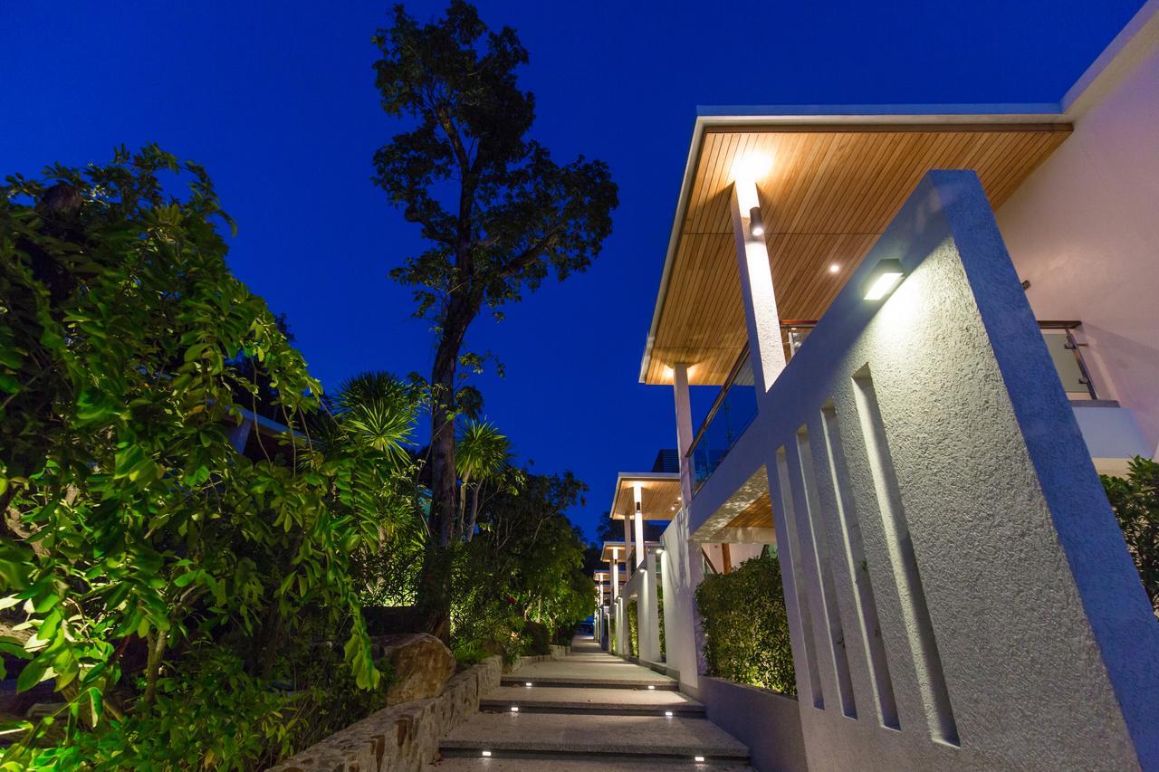 ホテル ウィンダム グランド プーケット カリム ベイ パトン エクステリア 写真 The resort at night